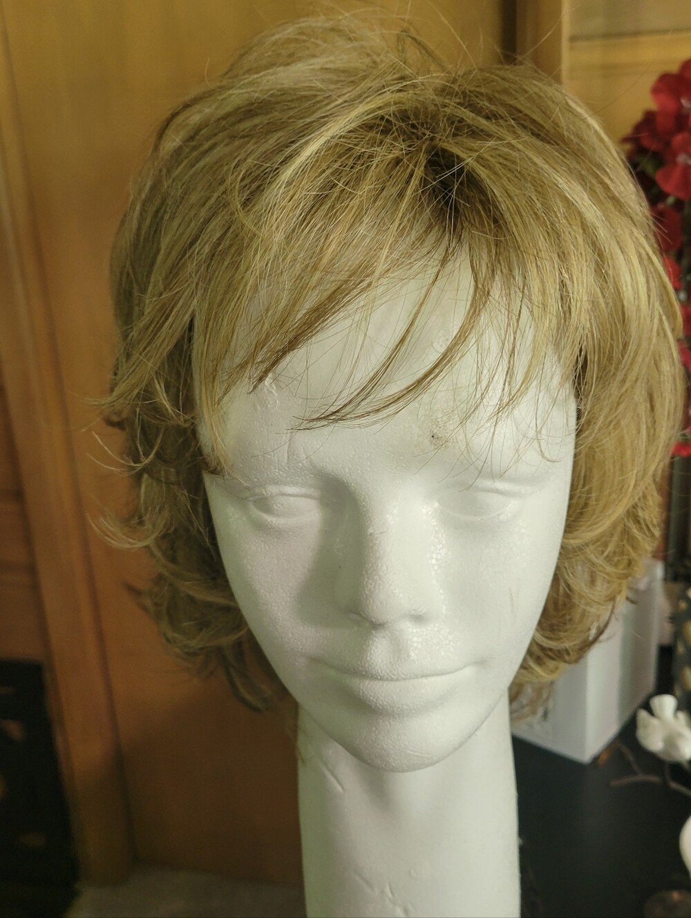 Short Layered Women's Japanese Fiber Wig in Light Blonde - Soft Natural Style
